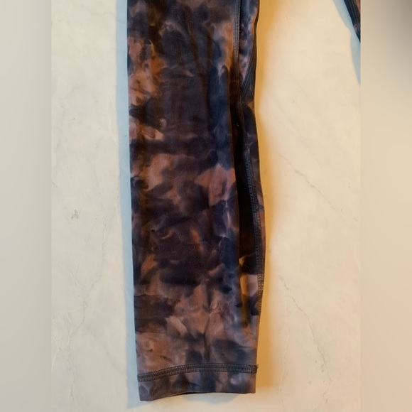 Align leggings size 4. 25 “. Graphite grey/pastel pink diamond dye. - Picture 6 of 10